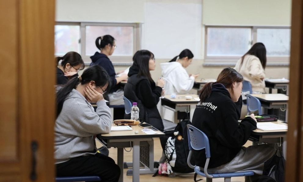 Đề thi đại học môn tiếng Anh ở Hàn Quốc gây sốc khi giáo sư Mỹ và AI đều bó tay