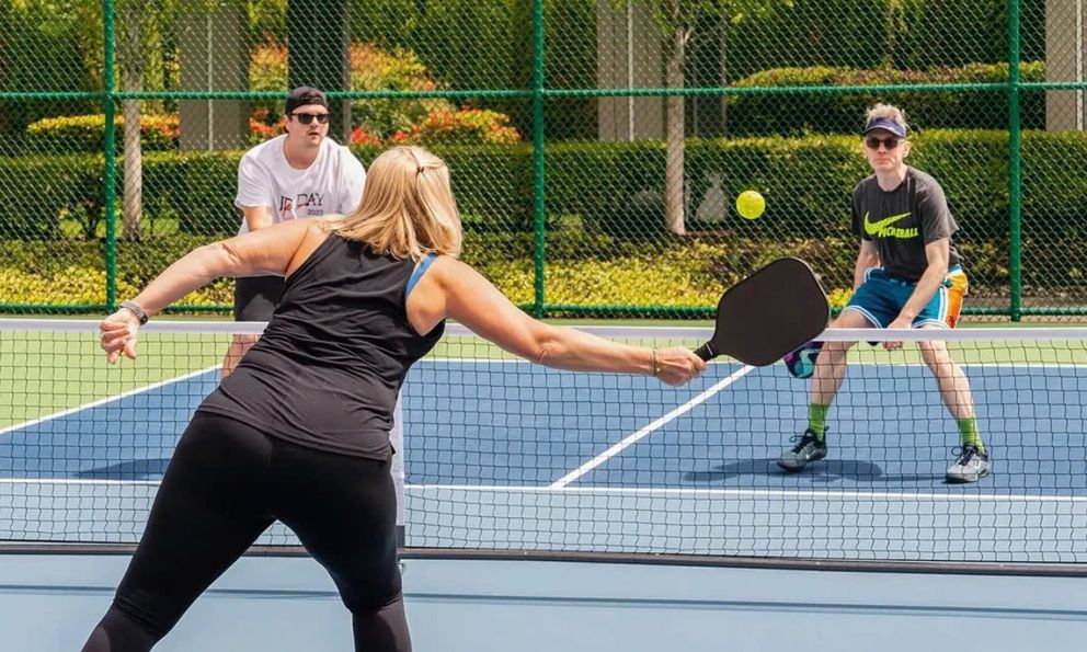 Thành phố xem xét cấm pickleball vì ồn ào