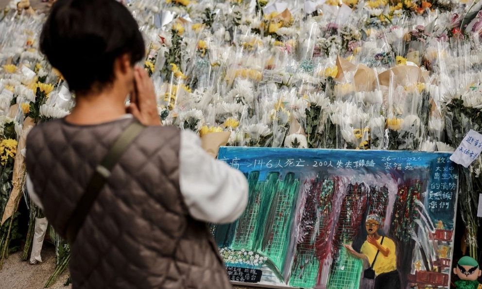 Bức ảnh người đàn ông gào thét vì vợ mắc kẹt trong đám cháy trở thành biểu tượng ám ảnh của vụ thảm họa 159 người chết 