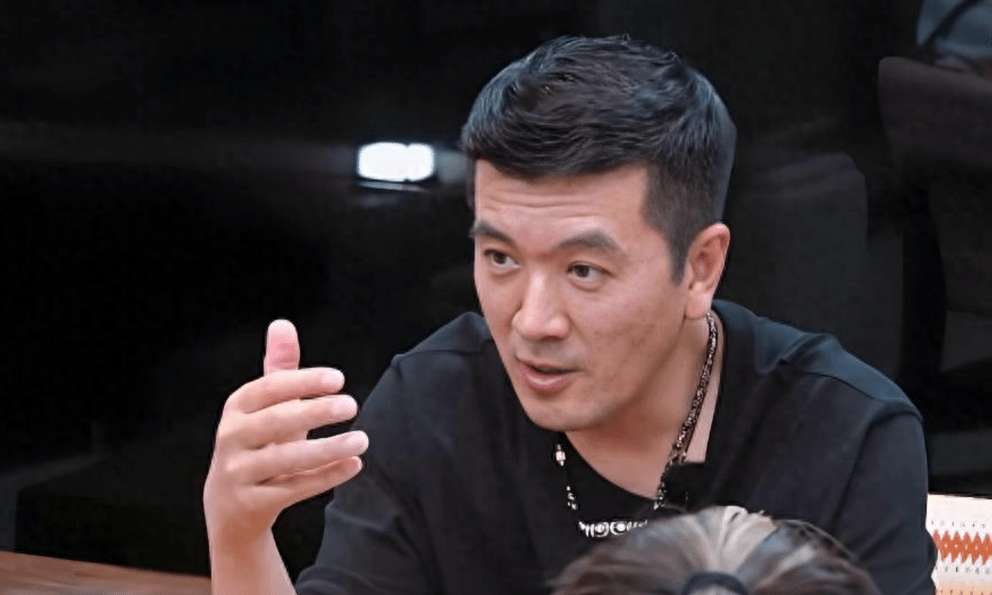 Vì sao đàn ông càng nghèo, càng kém cỏi lại càng ám ảnh làm “trụ cột gia đình”?