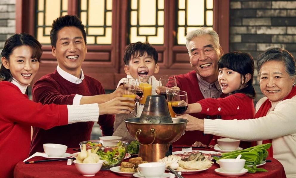 Nên ăn gì, nói gì và mua gì vào dịp Tết Nguyên Đán để mang lại năng lượng tích cực, may mắn