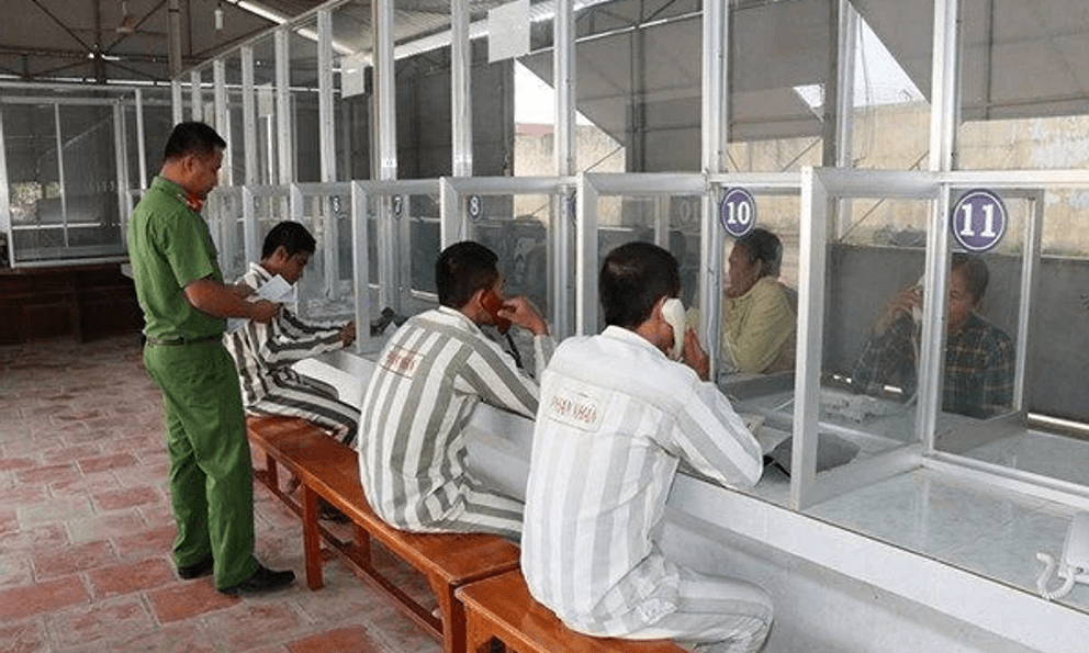 Đề xuất trại giam sẽ có QR Code để người thân gửi tiền cho phạm nhân