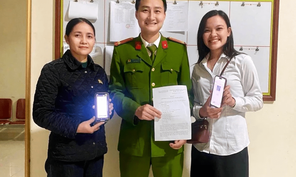 Thấy tài khoản tăng thêm 1,3 tỉ đồng, người phụ nữ ở Hà Tĩnh vội trình báo công an 