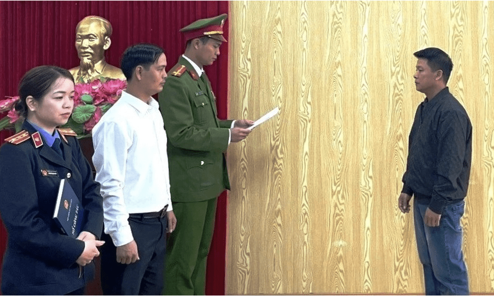 Bắt đối tượng pha nước lã với 1,5 tấn axit axetic để tạo ra giấm ăn: Quy mô sản xuất cả triệu lít