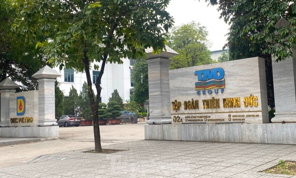 Chuỗi bê bối của mẹ con 