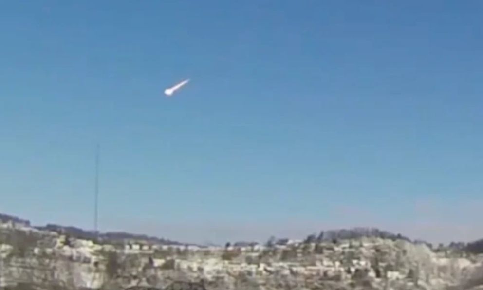 Thiên thạch 7 tấn phát nổ giữa bầu trời nước Mỹ, người dân hoảng sợ khi mặt đất rung chuyển