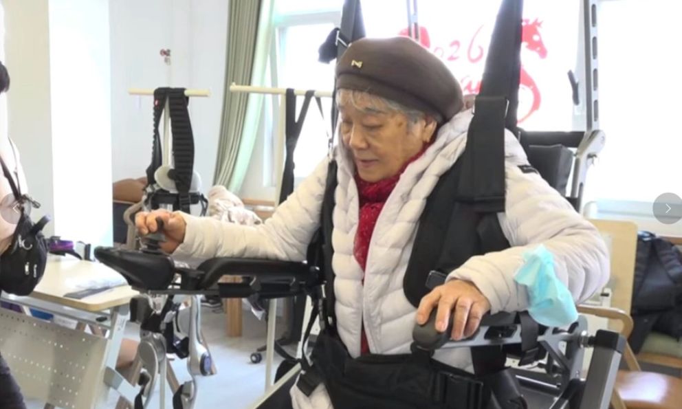 Quốc gia đầu tiên trên thế giới sử dụng robot đến từng nhà chăm sóc miễn phí cho người già