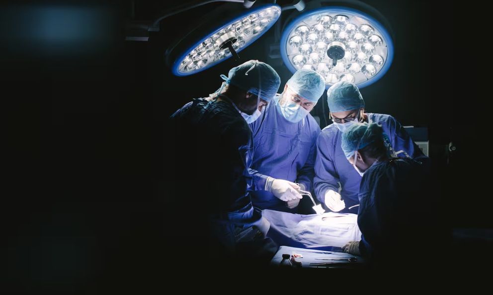 Tước quyền hành nghề bác sĩ phẫu thuật làm thủng mạch máu não bệnh nhân gây tử vong