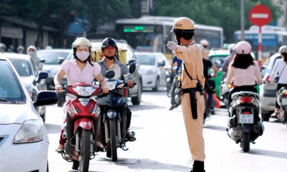 Người tham gia giao thông chú ý: Vượt PHẢI kiểu này có thể bị phạt lên tới 22 triệu đồng