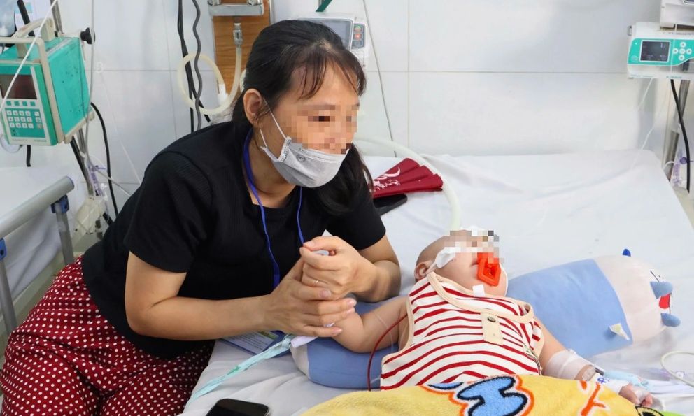 Nóng: 17.000 ca mắc, 8 ca tay chân miệng tử vong, Thứ trưởng Bộ Y tế vào TPHCM chống dịch khẩn