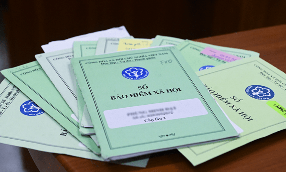 Linh làm bán thời gian ở siêu thị, khi xin nghỉ việc bị yêu cầu đóng BHYT mới trả lương, như vậy đúng hay sai: BHXH TP. Hà Nội trả lời