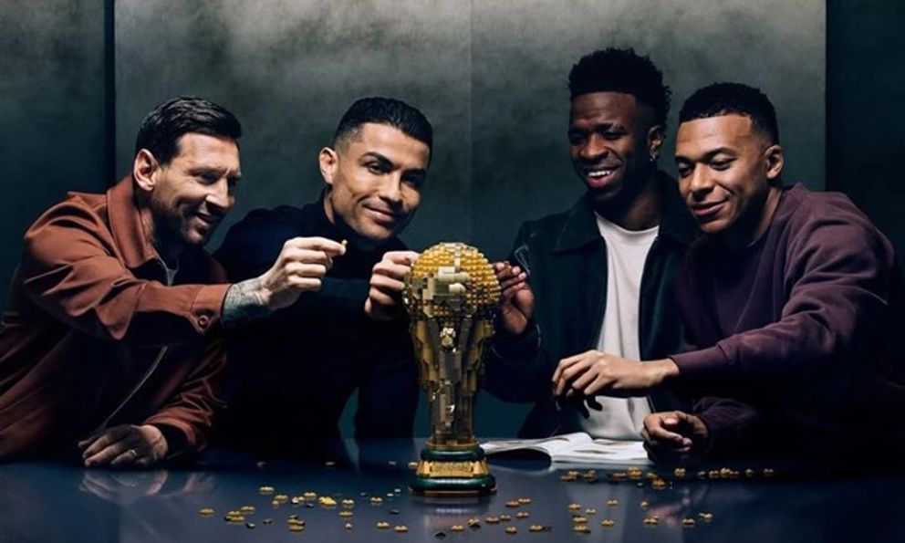 Chấn động lịch sử túc cầu: Cristiano Ronaldo, Lionel Messi, Kylian Mbappe và Vinicius Junior cùng chung 1 khung hình - CHUYỆN GÌ ĐÂY?