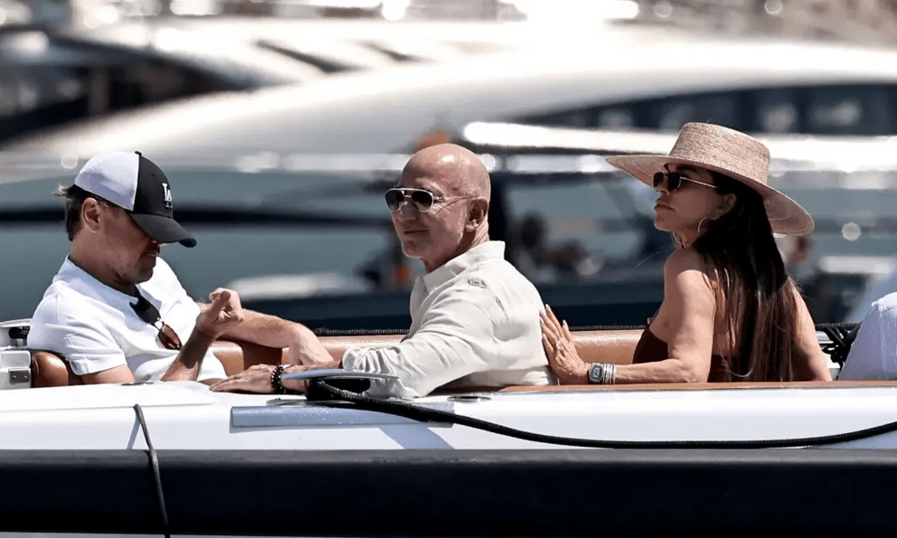 Tỷ phú Jeff Bezos pass du thuyền giá 500 triệu USD