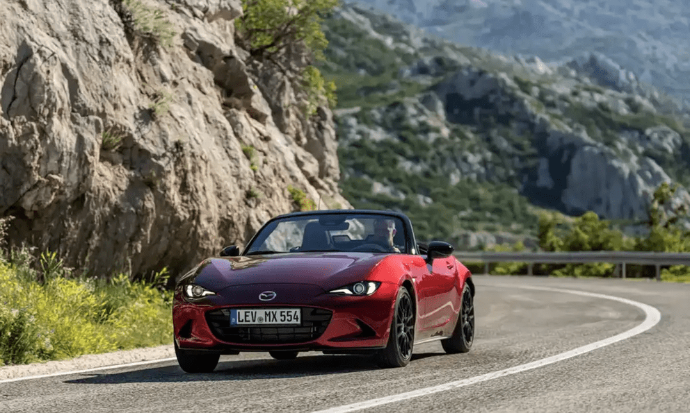 Mazda xác nhận MX-5 sẽ có bản thuần điện: Huyền thoại xe thể thao đứng trước cuộc thay đổi lớn nhất lịch sử