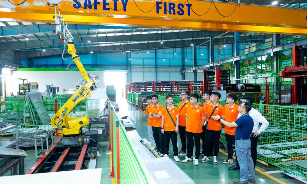 Điểm chuẩn nhiều trường đại học 2026 lộ diện: Ngành “hot” áp sát 30 điểm, cuộc đua công nghệ nóng lên