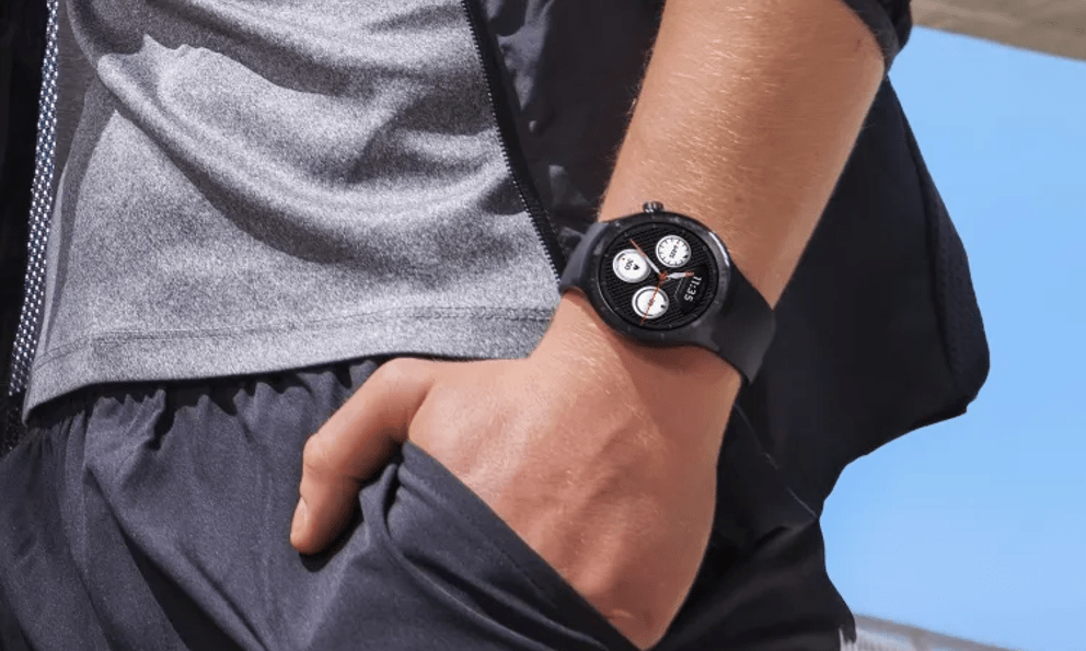 Motorola tung smartwatch pin 13 ngày, rồi âm thầm hé lộ tham vọng biến đồng hồ thành điện thoại