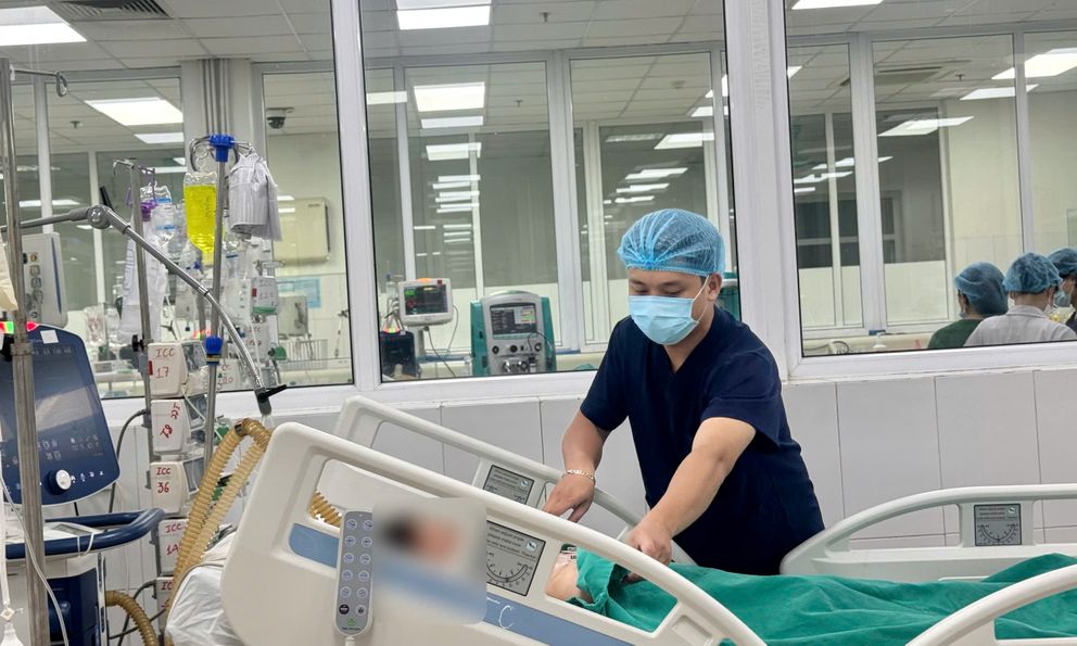 Cấp cứu bé gái 14 tuổi nguy kịch, suy đa tạng, phải lọc máu liên tục vì một vết đốt