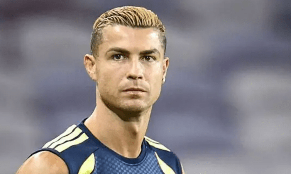 Ronaldo từng từ chối nhận lương để đồng đội được trả nợ