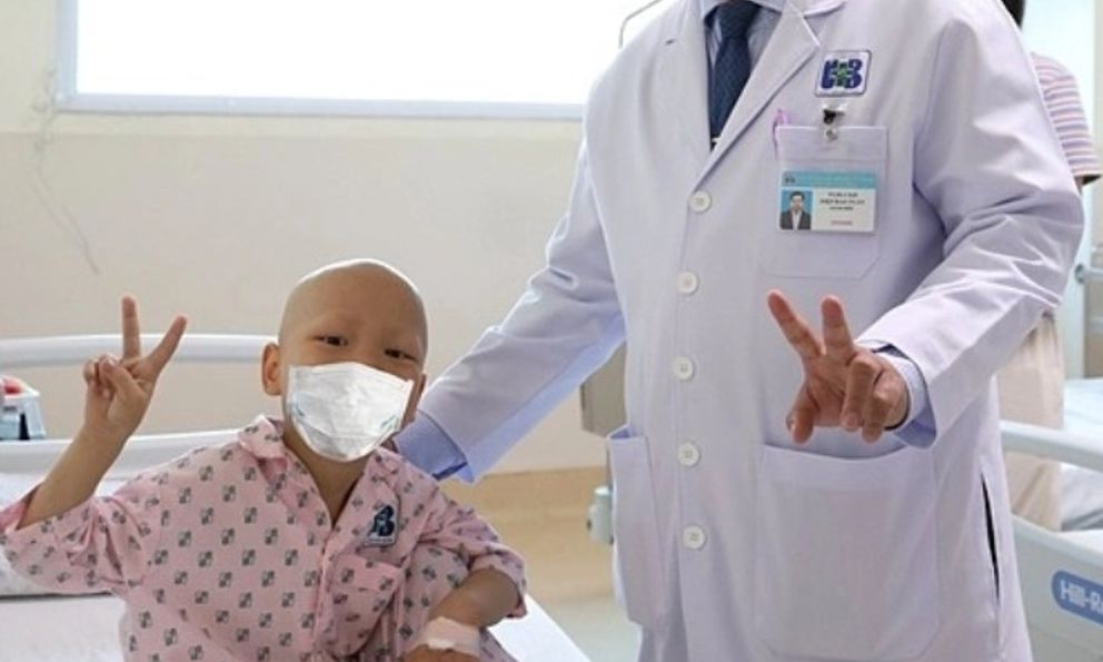 Bệnh viện Nhi Trung ương cùng Bệnh viện Ung Bướu TP.HCM cứu bé trai 5 tuổi mắc ung thư hiếm gặp