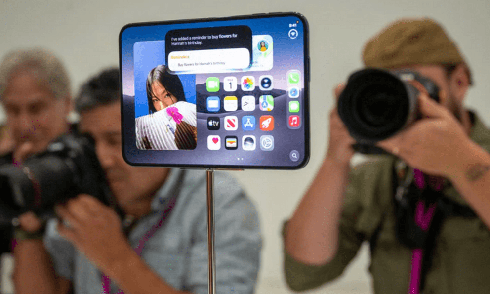 iPhone gập đang tạo ra một thị trường phụ kiện hoàn toàn mới
