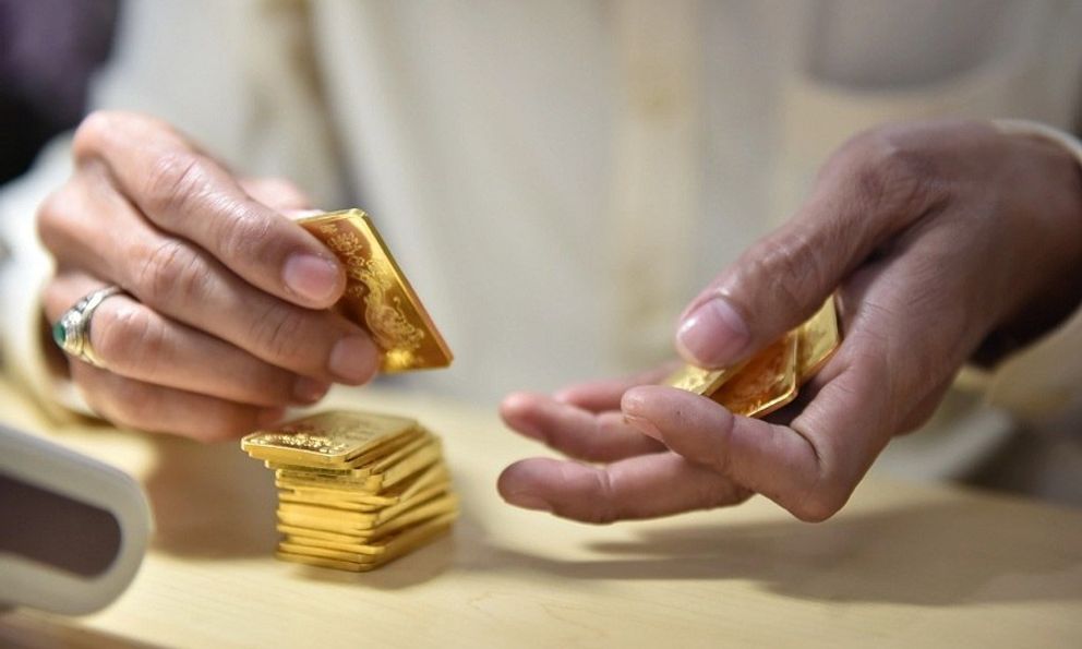 “Lướt sóng” ngày vàng lâp đỉnh, nữ nhân viên văn phòng lãi luôn gần 5 triệu/lượng, quan trọng nhất là bí quyết MUA được nhiều chỉ vàng không phải xếp hàng ở Hà Nội