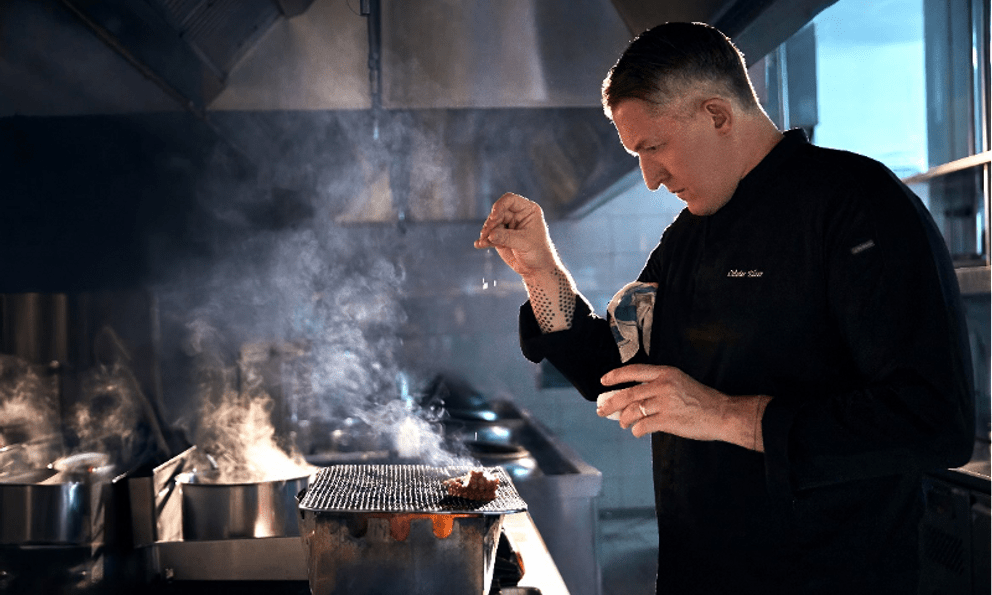 Tín đồ ẩm thực háo hức nhận tin Đầu bếp sở hữu 29 sao Michelin tới Việt Nam, trổ tài chế biến món Pháp và Địa Trung Hải 