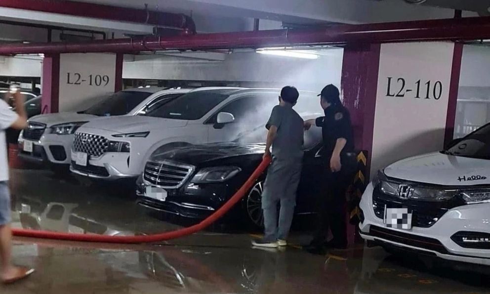 NÓNG: Vụ chiếc xe Mercedes-Benz S 450 L của ca sĩ Duy Mạnh bị cháy, Mercedes-Benz Việt Nam chính thức lên tiếng “Sự cố này là do tác nhân bên ngoài”