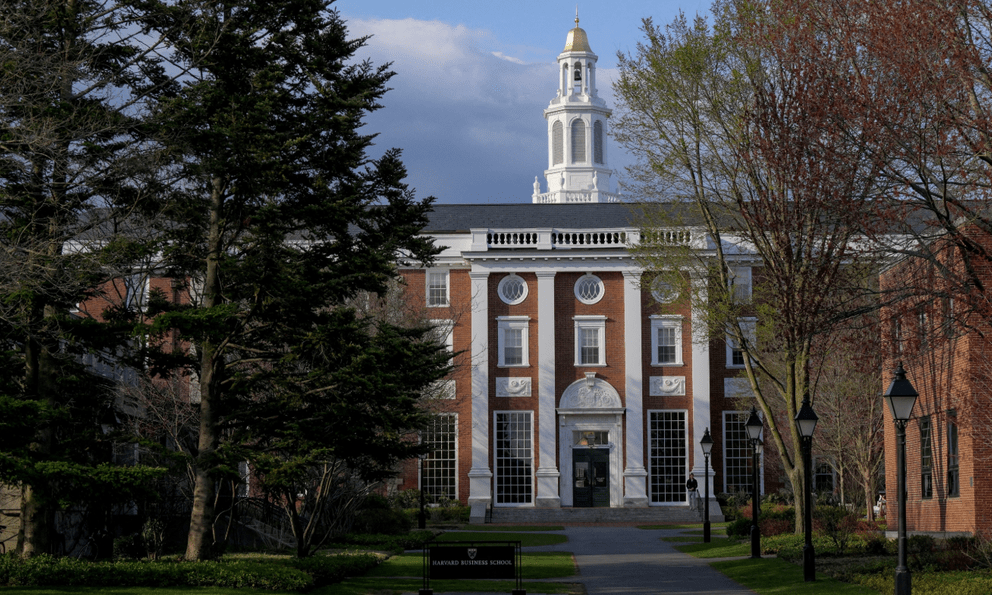 Nóng: Tổng thống Mỹ Donald Trump chính thức cấm Đại học Harvard tuyển sinh viên quốc tế