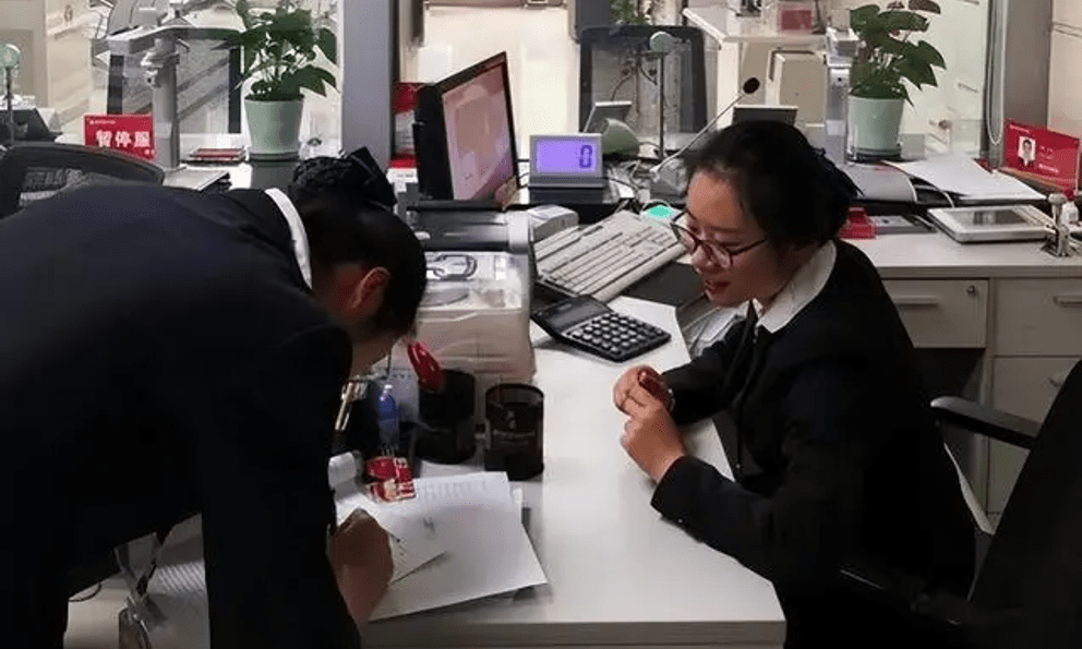 Sai phạm khi chuyển khoản hơn 14,5 tỷ đồng, nữ kế toán được tuyên dương: Thành công phanh phui đường dây rửa tiền quy mô khủng
