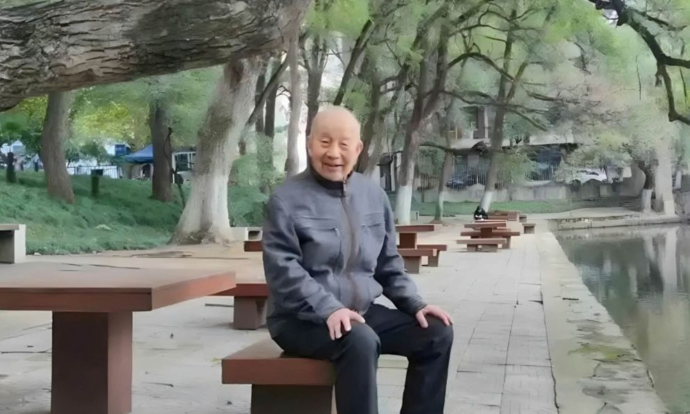 PGS đại học kinh tế 100 tuổi vẫn chơi chứng khoán, duy trì gặp gỡ các nhà đầu tư suốt 30 năm chưa bỏ sót một ngày: Chưa từng biết lỗ!