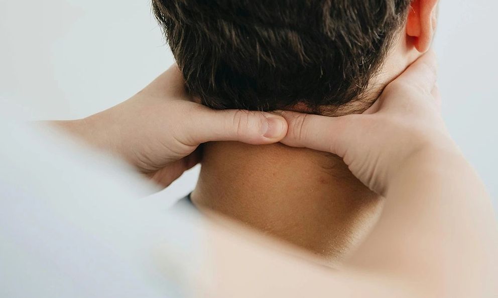 Nhồi máu não sau khi đi massage cổ - vai - gáy, chàng trai 27 tuổi nhập viện khẩn cấp