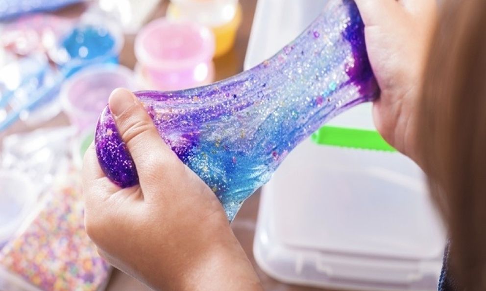 Cấp cứu bé trai 5 tuổi bị phù mạch sau 30 phút chơi slime