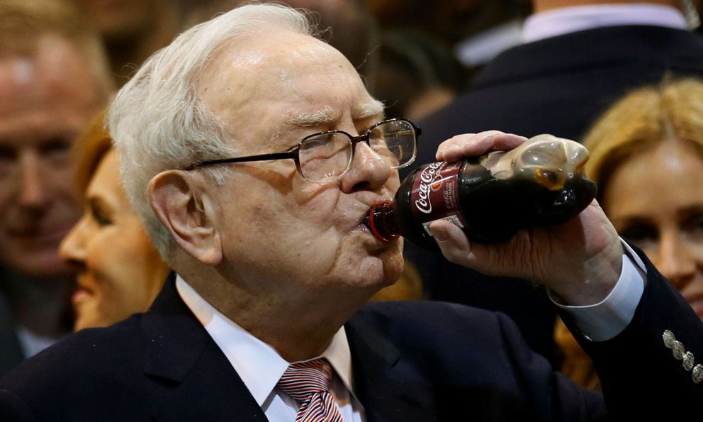 Ngược mọi lời khuyên dinh dưỡng, Warren Buffett vẫn sống khỏe ở tuổi 95: Ăn như trẻ 6 tuổi, sống vui như thanh niên