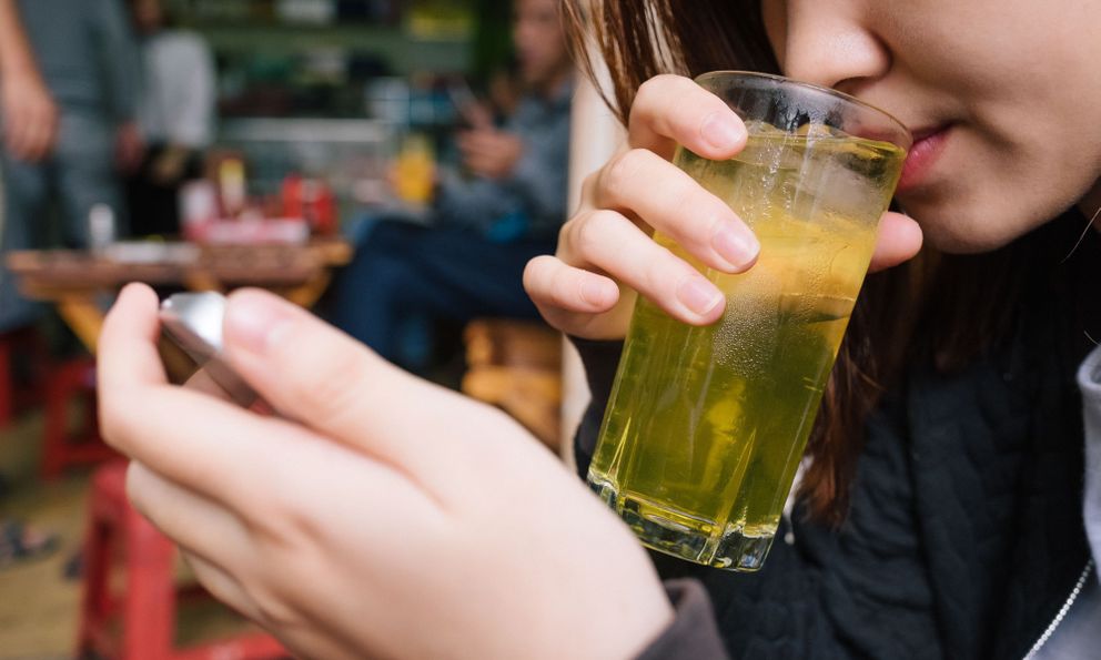 Trà đá: Món giải khát quốc dân có thể gây SUY THẬN nếu uống SAI