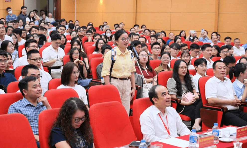 Vì sao nữ bác sĩ nội trú chọn chuyên ngành nội tim mạch khiến cả hội trường vỡ oà, vỗ tay không ngớt: Giải mã TOP 1 khoa khó nhất trong ngành Y
