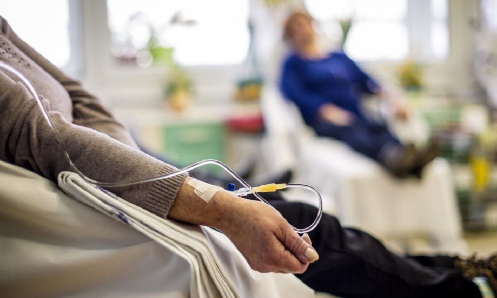 Gia đình 3 người cùng mắc UNG THƯ: Nguyên nhân bất ngờ từ thực phẩm “nhà trồng, nhà tự chế biến” – tưởng sạch, an toàn lại hóa kịch độc!