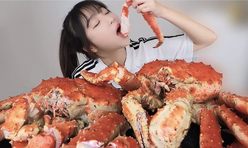 Hết hồn với nghề mukbang: ‘Thánh ăn’ Hàn Quốc phải làm răng giả ở tuổi 28, bác sĩ CẢNH BÁO hậu quả đáng sợ