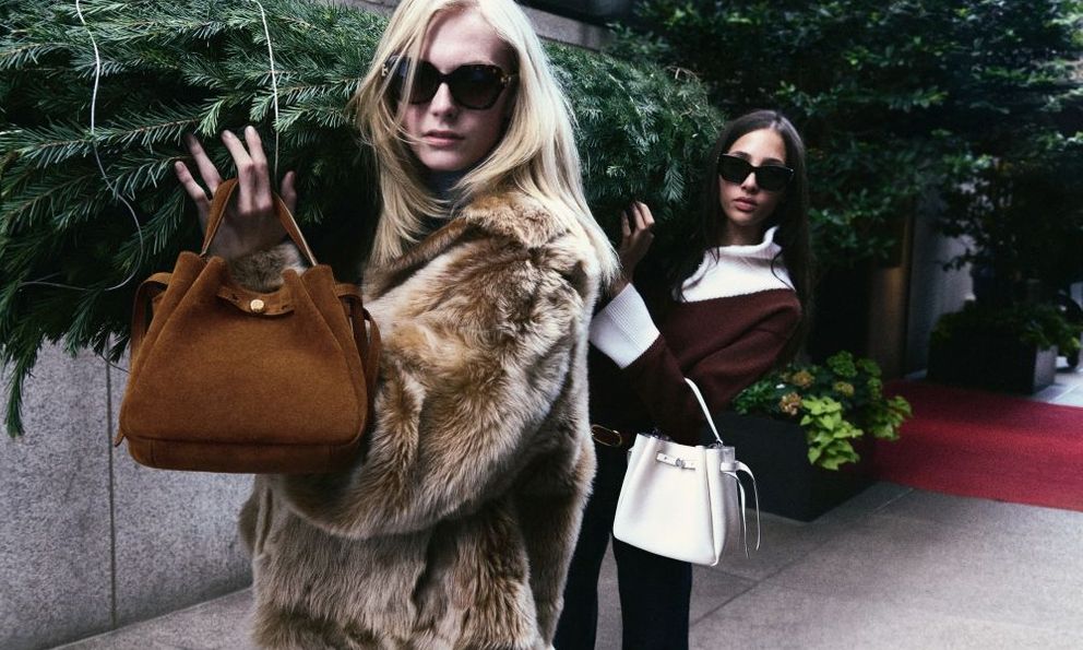 Ánh sáng lễ hội giữa nhịp sống Manhattan: Bộ sưu tập mùa lễ đến từ nhà mốt Mỹ