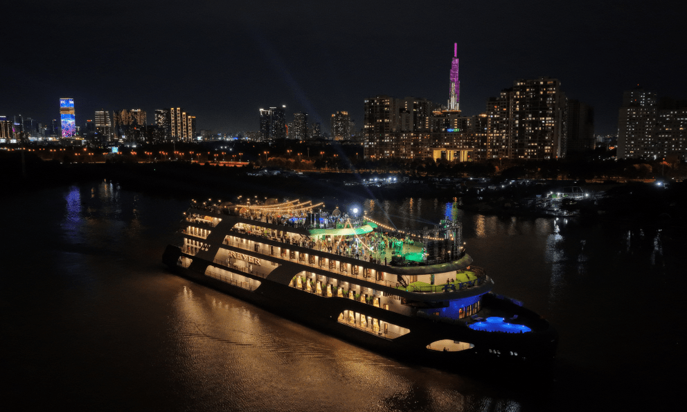 Du thuyền ẩm thực với sức chứa lên đến 1.288 người chính thức “ra khơi”