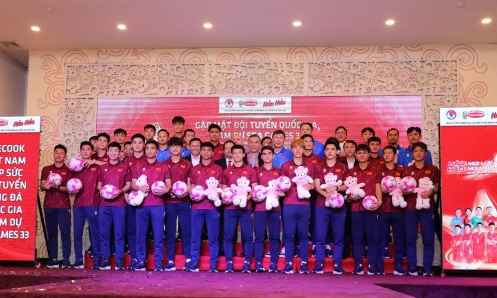 Tấm lòng của những “Chiến binh Sao Vàng”: U22 Việt Nam và tuyển nữ quốc gia ủng hộ 100 triệu đồng cho đồng bào miền Trung