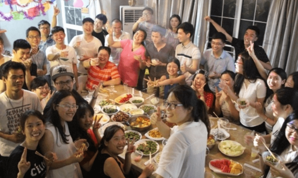 Họp lớp hết 26 triệu đồng, bạn học giàu nói 25 người chia đều để thanh toán, cả lớp phẫn nộ