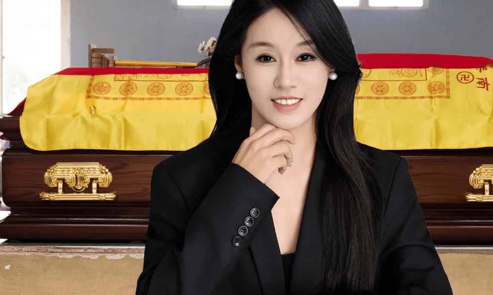 Xinh đẹp, sơn móng, dùng nước hoa khi làm việc với người chết: Nữ nhân viên mai táng bị 