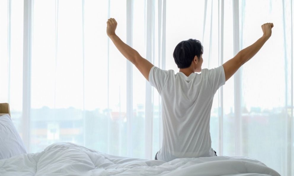 4 việc bào mòn sức khỏe âm thầm nhiều người làm ngay khi vừa mở mắt: Bỏ càng sớm, cơ thể càng biết ơn 