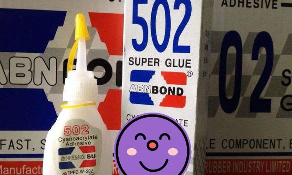 Con 2 tuổi uống nhầm keo 502, mẹ vội vàng đổ thêm một thứ vào miệng đứa trẻ, bác sẽ khen: Quá thông minh!