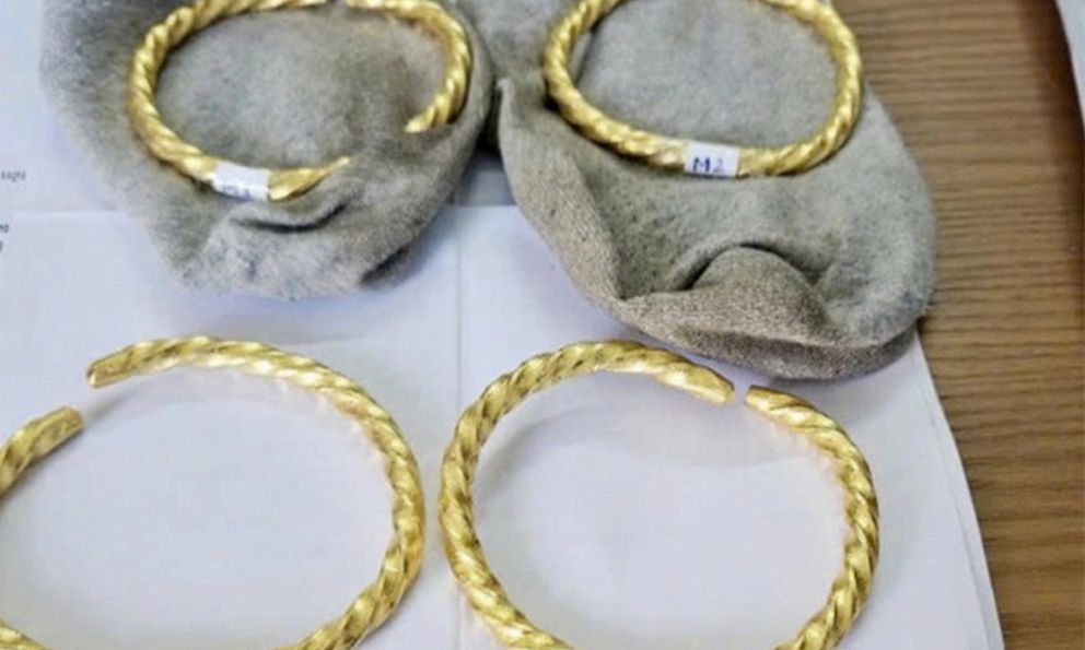 Vứt 80 chỉ vàng ra đường vì sợ bị bắt khi đang vận chuyển lậu