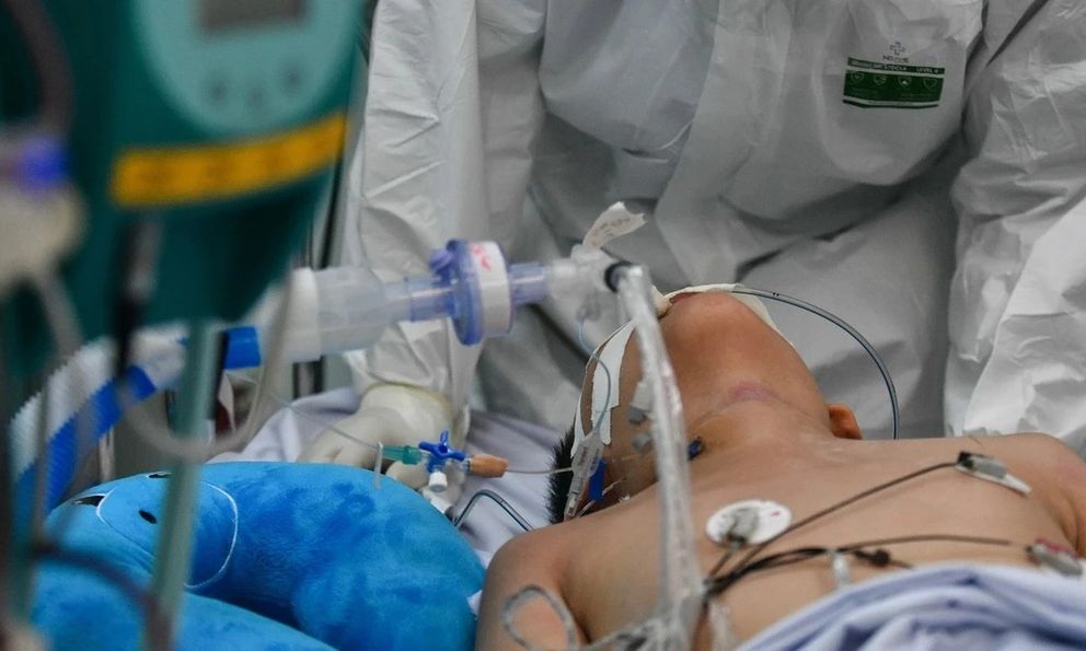 Sốt nhẹ vài ngày, hôn mê sâu trong chớp mắt: Bệnh viện Bạch Mai cảnh báo căn bệnh “ăn não” có thể cướp mạng chỉ sau 24 giờ