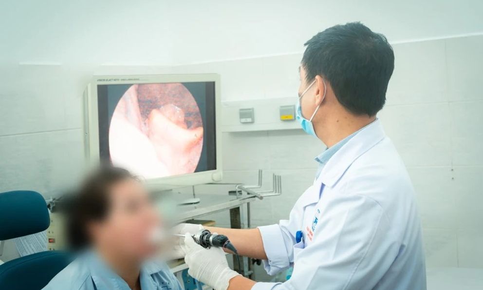 Bác sĩ liên tiếp cảnh báo: Chữa hóc xương bằng mẹo, nhiều người phải trả giá bằng tính mạng