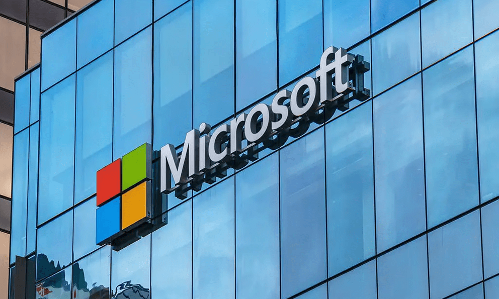 Doanh nghiệp lãi, nhân viên vẫn mất việc: Vì sao AI khiến Amazon, Microsoft, Salesforce thẳng tay cắt giảm hàng trăm nhân sự?