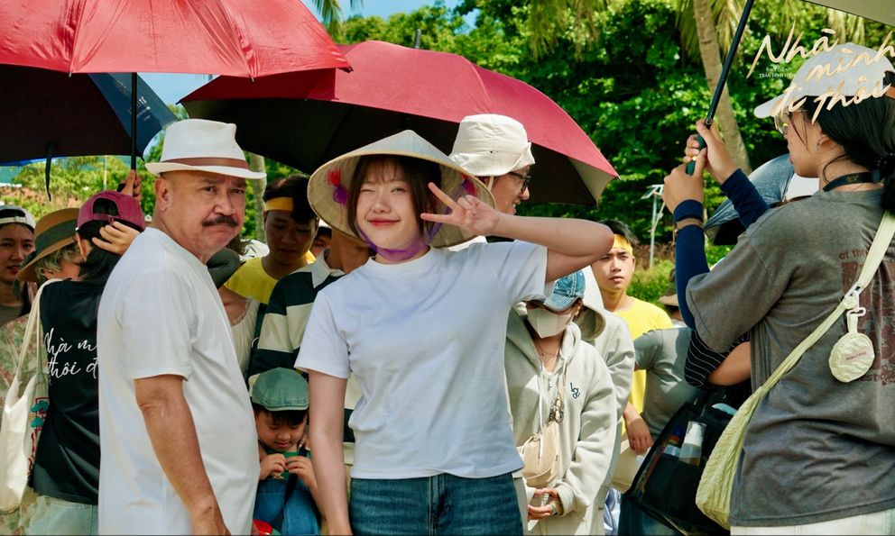 “Nhà Mình Đi Thôi”: Phim Tết chạm thẳng nỗi sợ của người trẻ hiện đại