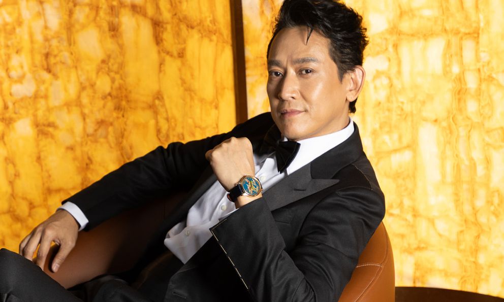 Hứa Vĩ Văn lịch lãm, nhưng tâm điểm không nằm ở nhan sắc